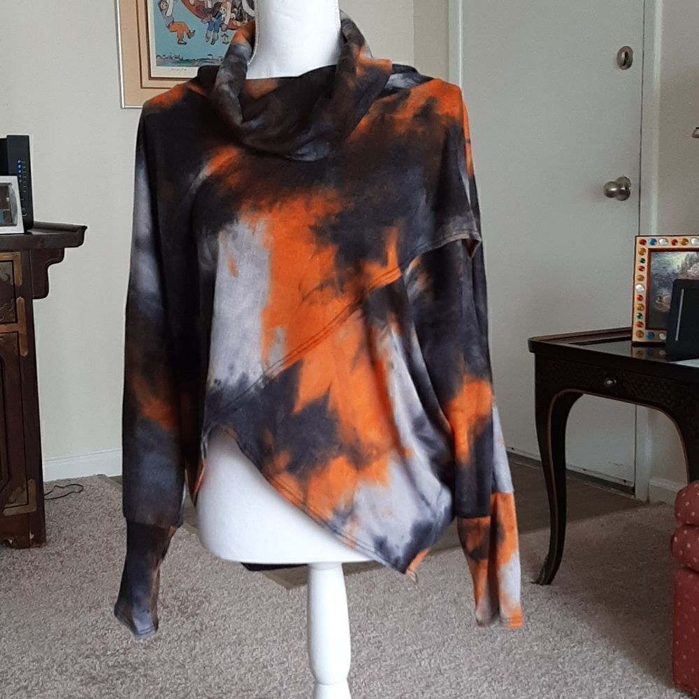 Hail3y:23 multi colored top with cowl neck